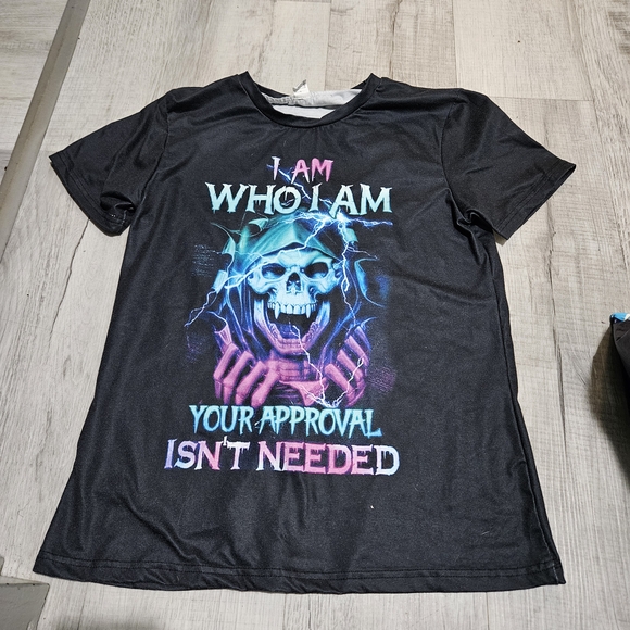 Tops - Graphic Tee with Skull Design
